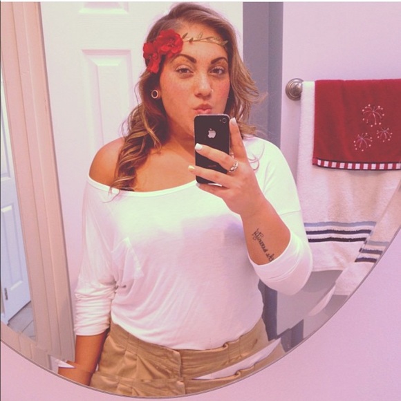 Nice to meet you🖖My name is Bri 💁🏻‍♀️ - Picture 5 of 7